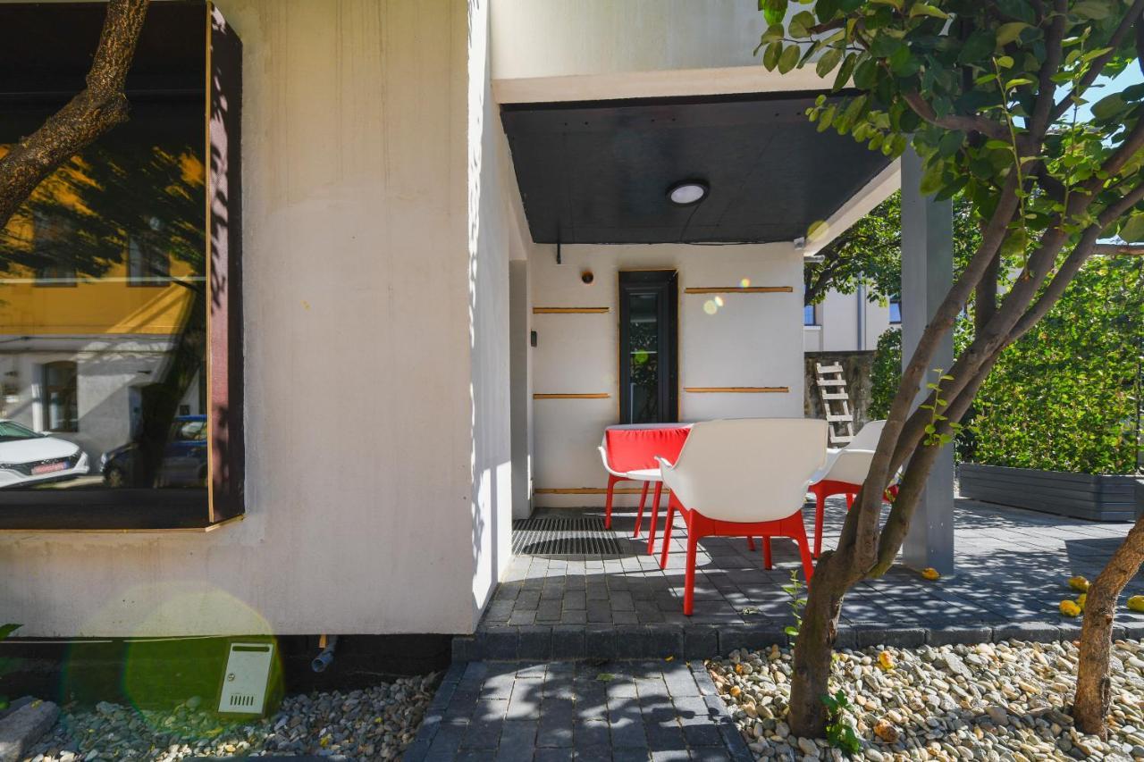 Designer Apartment In The City Center Cluj-Napoca Exterior photo